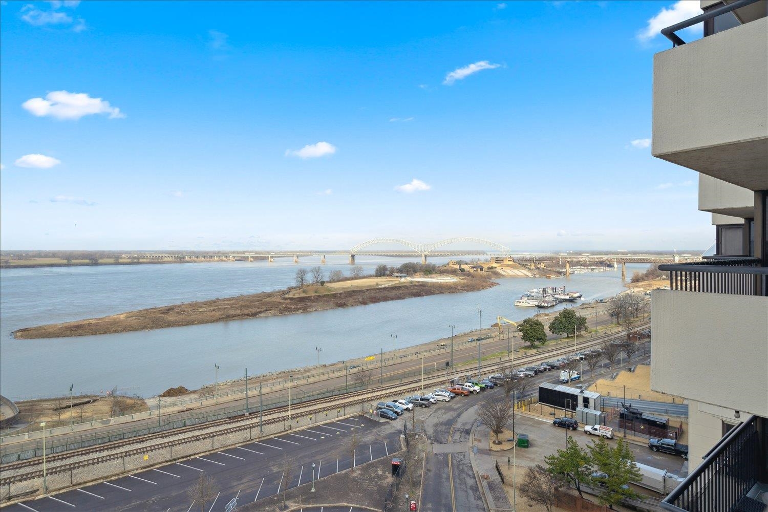 200 Wagner Place, Unit 1203 Memphis, TN 38103 - Photo 33 of 34 a view of an ocean and beach