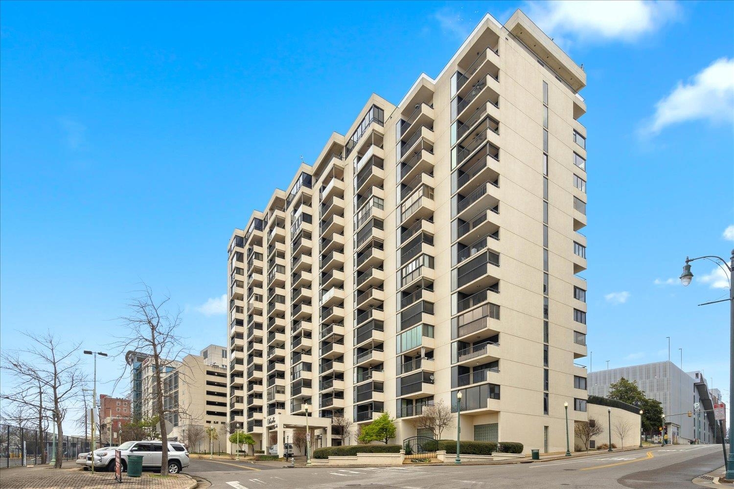 200 Wagner Place, Unit 1203 Memphis, TN 38103 - Photo 4 of 34 a view of a tall building