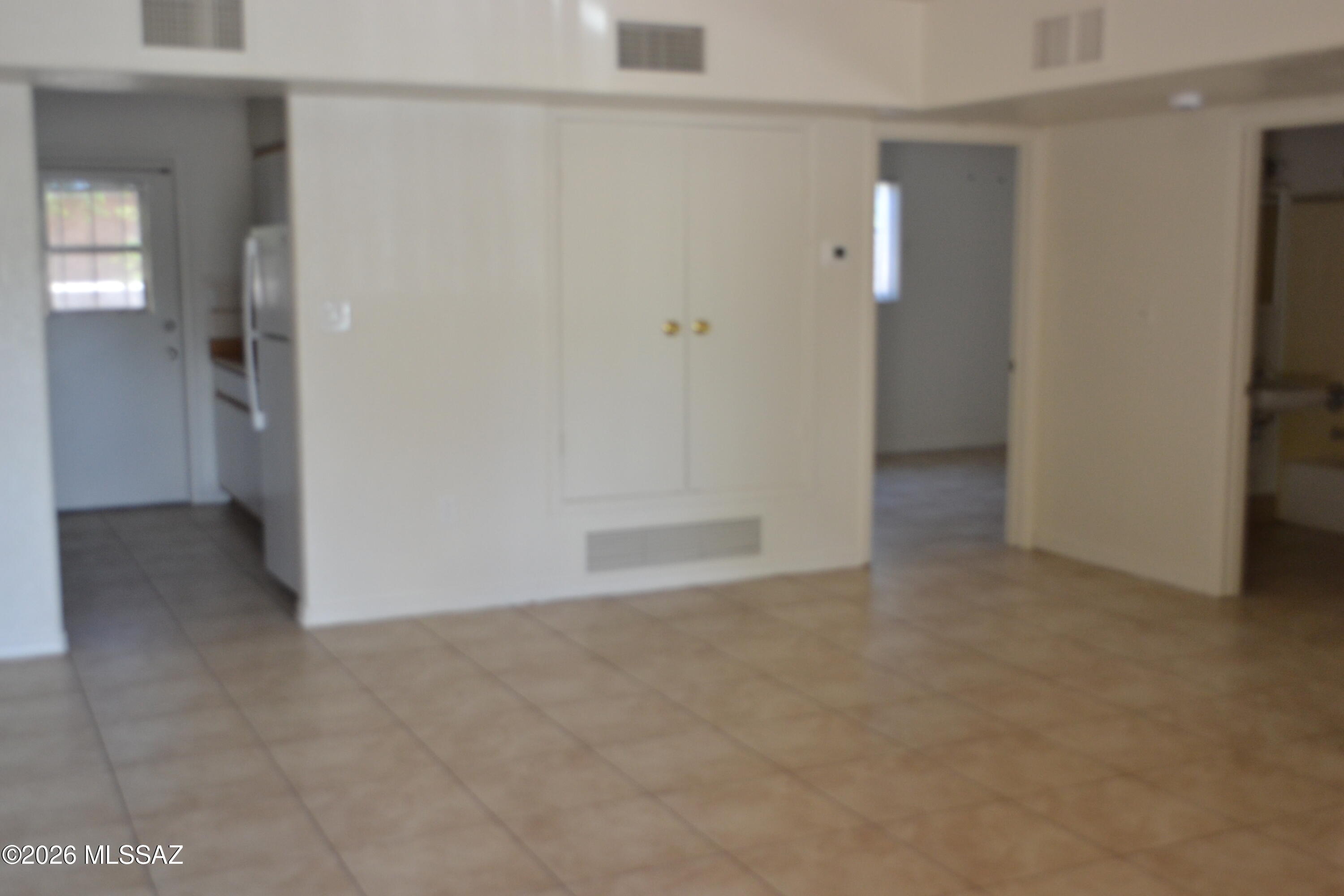 137 West Macarthur Street, Unit B2 Tucson, AZ 85714 - Photo 5 of 15 DSC_0595