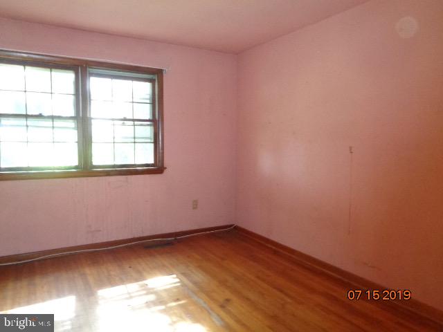 17 Tilbury Road Salem, NJ 08079 - Photo 14 of 17 an empty room with a window