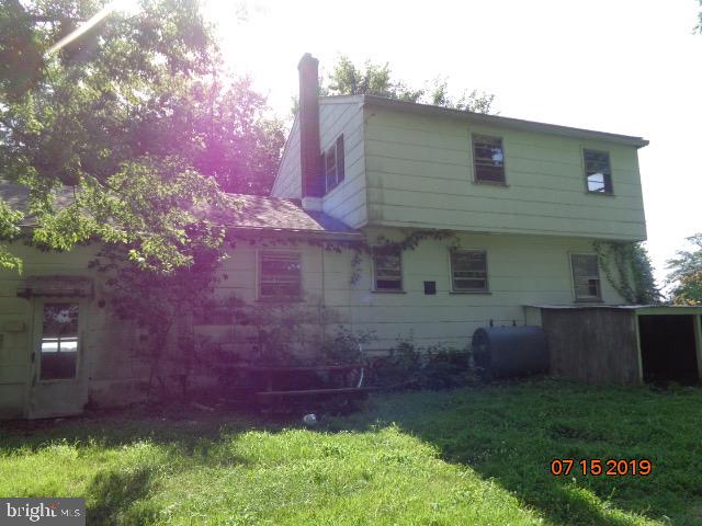 17 Tilbury Road Salem, NJ 08079 - Photo 5 of 17 a front view of a house with a garden