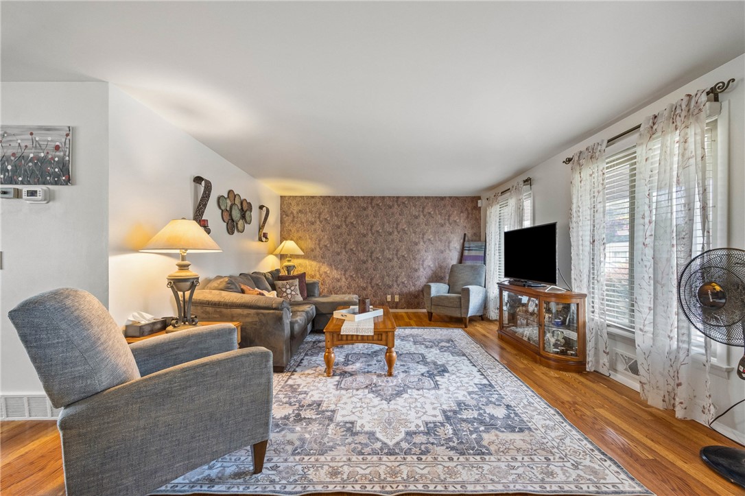 744 English Road Greece, NY 14616 - Photo 6 of 36