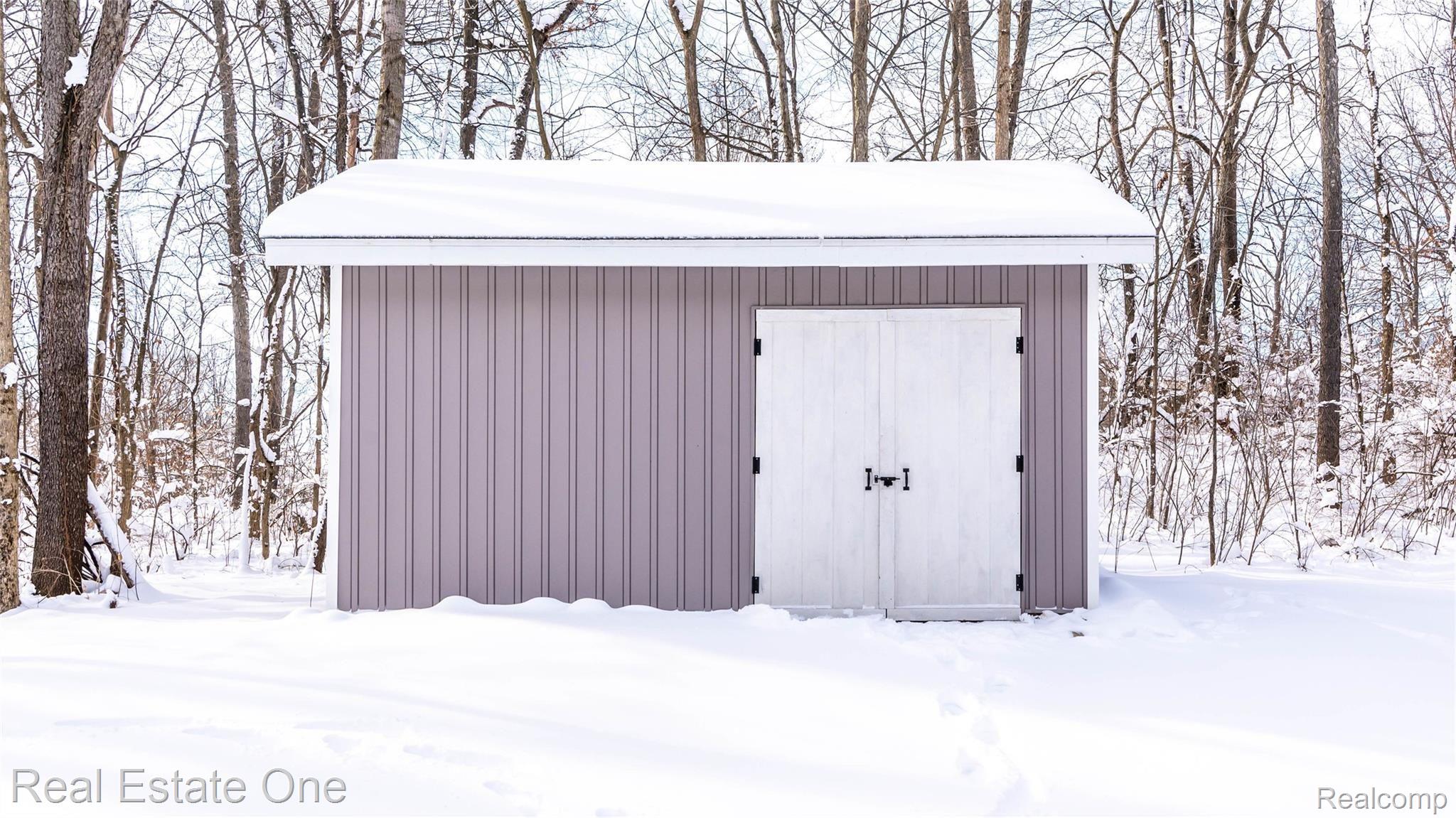 4018 Hartland Road Hartland, MI 48353 - Photo 15 of 54 Mini Barn or Large Shed