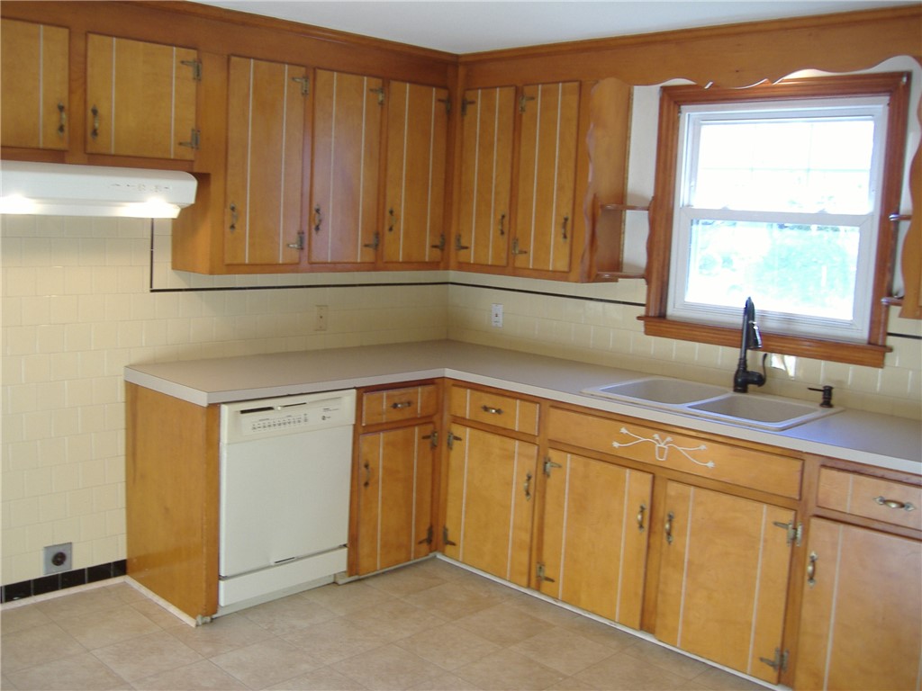 18 Burnside Street, Unit 1 Cranston, RI 02910 - Photo 5 of 22