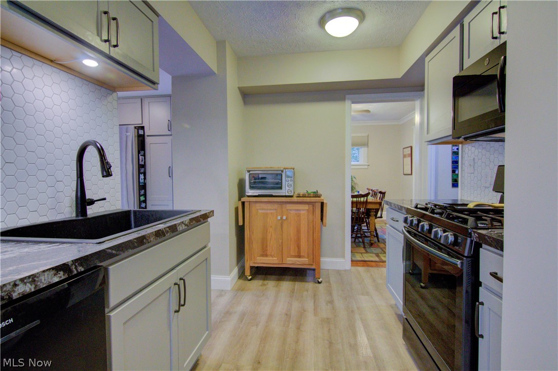 1687 Crest Road Cleveland Heights, OH 44121 - Photo 8 of 35