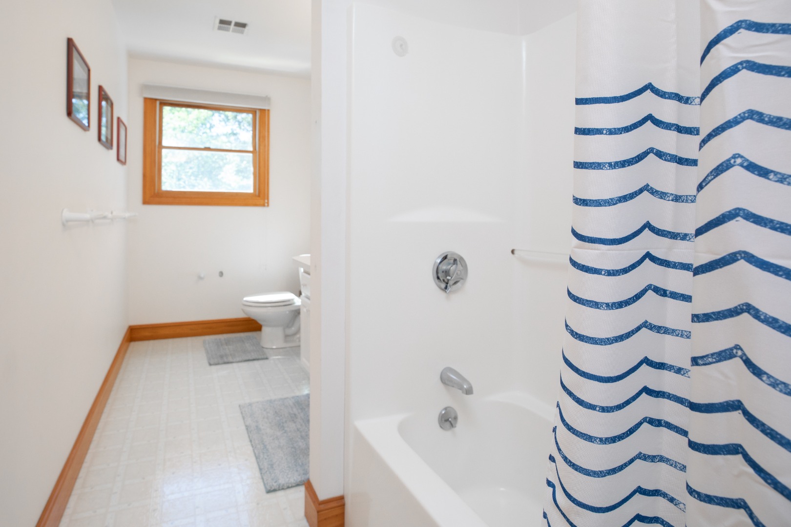8 Old Dunham's Corner Way Edgartown, MA 02539 - Photo 28 of 37 Shared hall bath on second floor