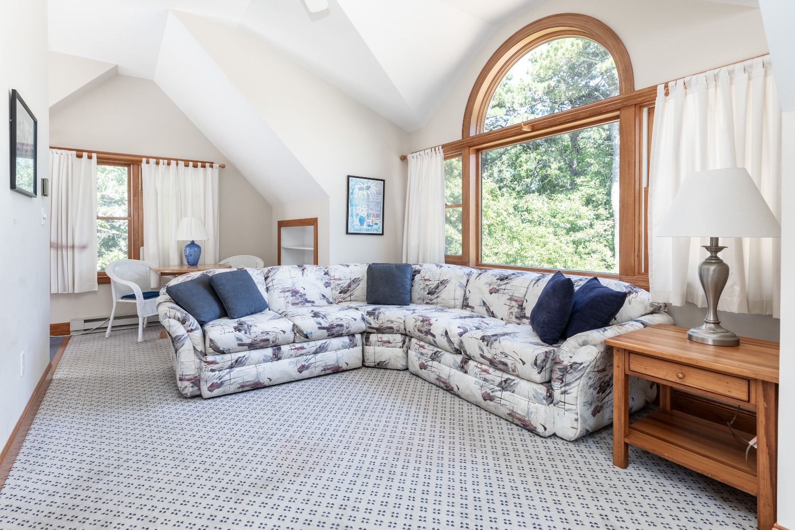 8 Old Dunham's Corner Way Edgartown, MA 02539 - Photo 33 of 37 Sitting area