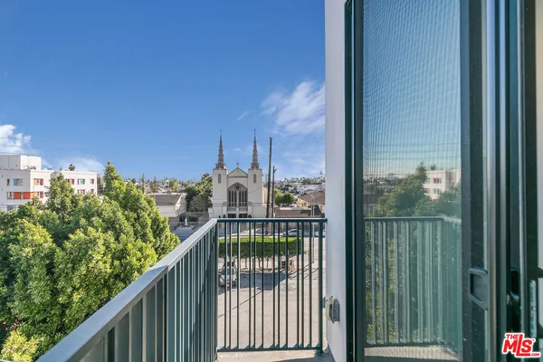 $3,211 | 1111 North Kenmore Avenue, Unit 401, Los Angeles, CA 90029