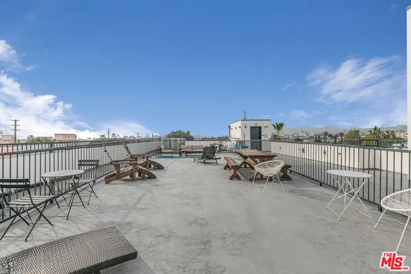 $3,211 | 1111 North Kenmore Avenue, Unit 401, Los Angeles, CA 90029