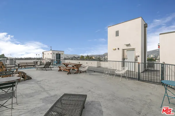 $3,211 | 1111 North Kenmore Avenue, Unit 401, Los Angeles, CA 90029