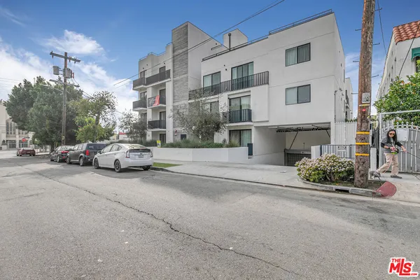 $3,211 | 1111 North Kenmore Avenue, Unit 401, Los Angeles, CA 90029