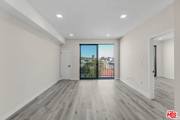 $3,211 | 1111 North Kenmore Avenue, Unit 401, Los Angeles, CA 90029