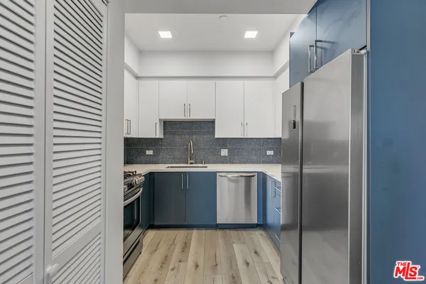 $3,211 | 1111 North Kenmore Avenue, Unit 401, Los Angeles, CA 90029