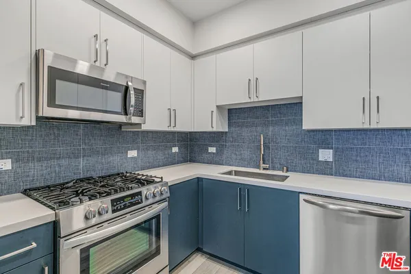 $3,211 | 1111 North Kenmore Avenue, Unit 401, Los Angeles, CA 90029