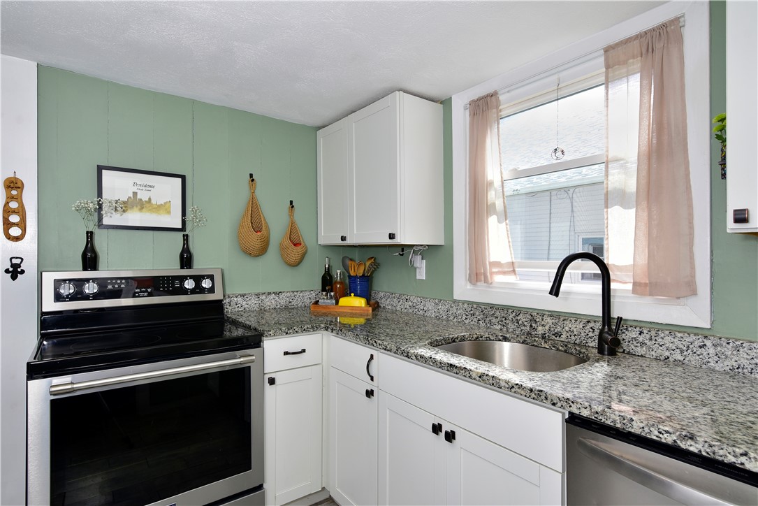 89 Rock Avenue Warwick, RI 02889 - Photo 14 of 42