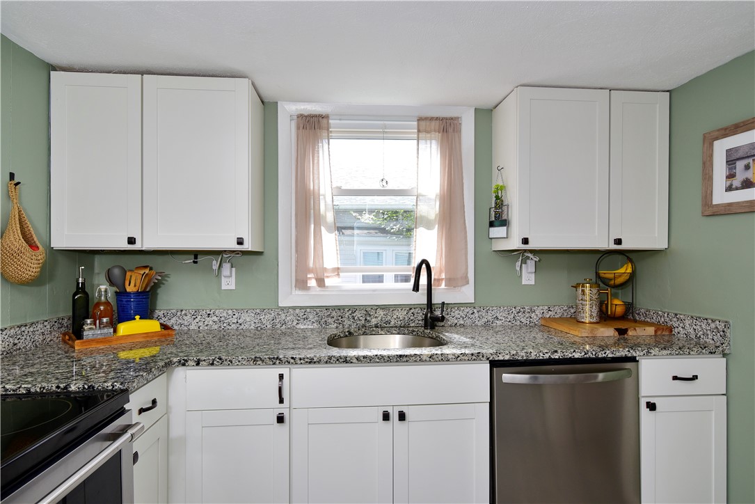 89 Rock Avenue Warwick, RI 02889 - Photo 15 of 42