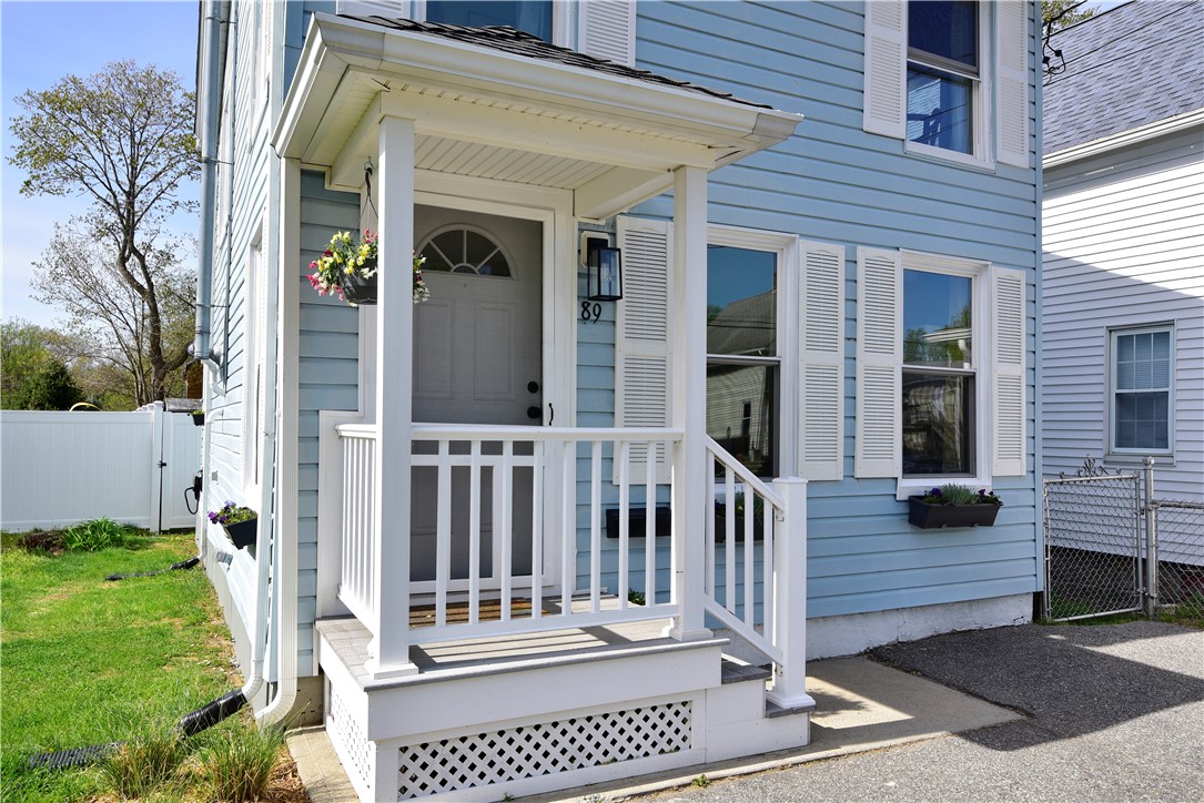 89 Rock Avenue Warwick, RI 02889 - Photo 4 of 42