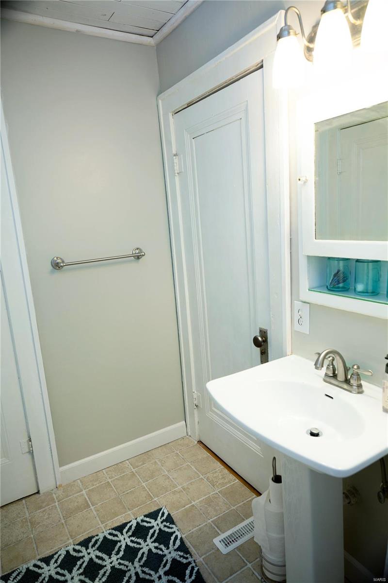 9740 Greenridge Heights Road Fairview Heights, IL 62208 - Photo 18 of 34 Gallery Image 18