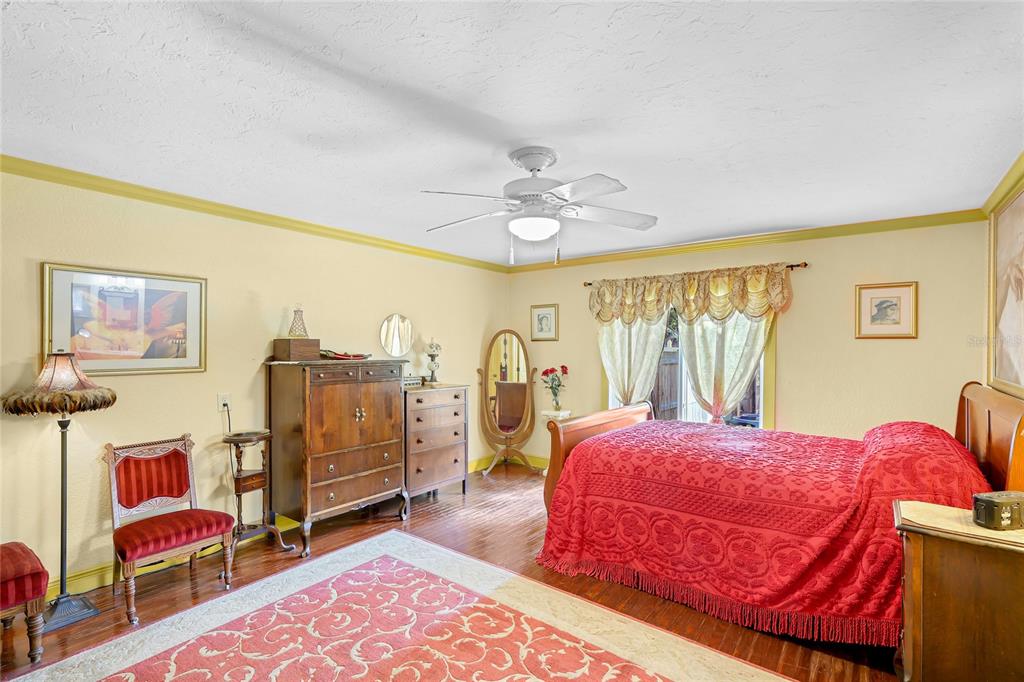 4030 Worcester Road Sarasota, FL 34231 - Photo 16 of 35 Gallery Image 16