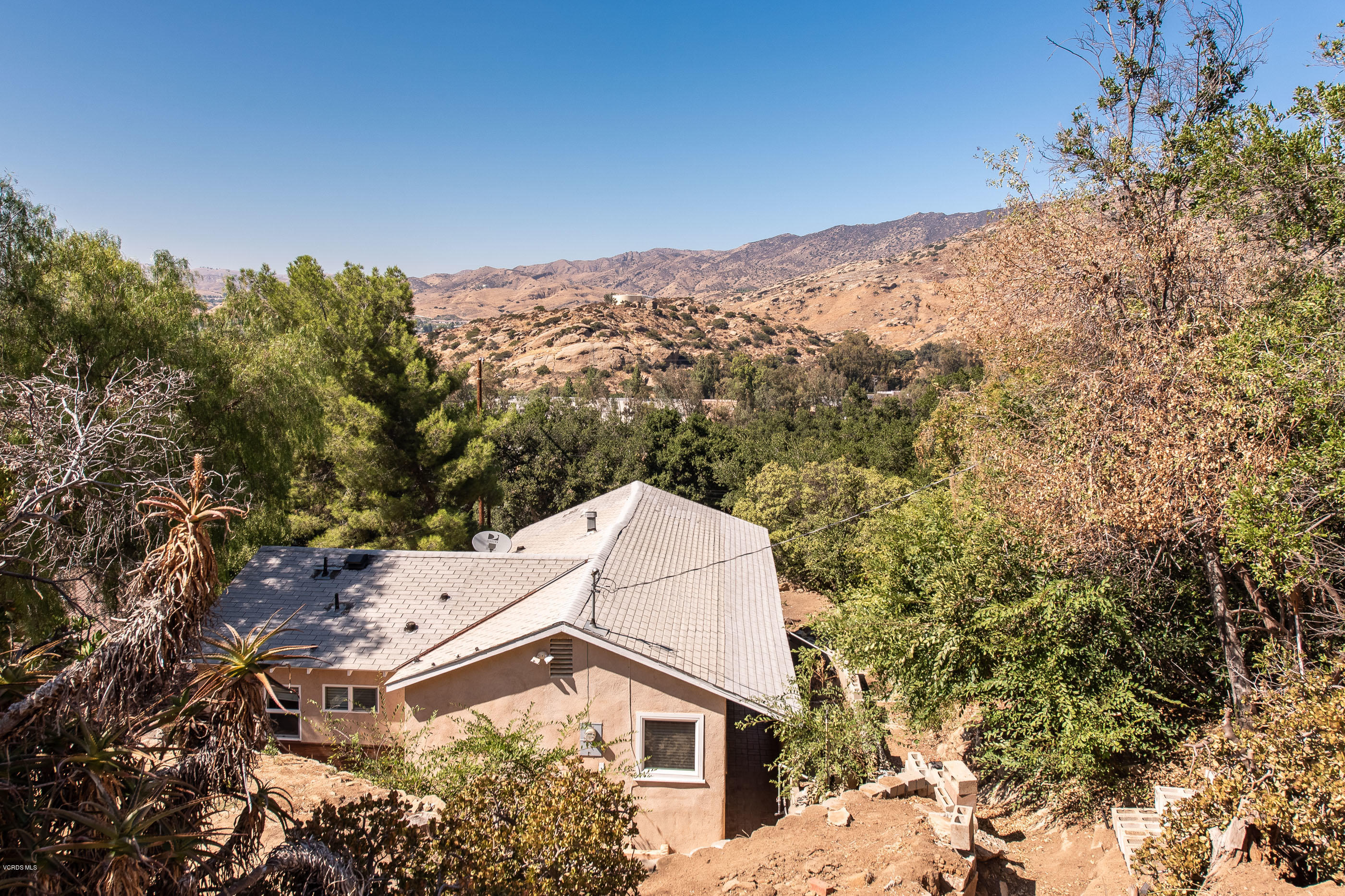 6834 Santa Susana Pass Road Simi Valley, CA 93063 - Photo 23 of 41 6834 Santa Susana Pass Rd Simi Valley-24