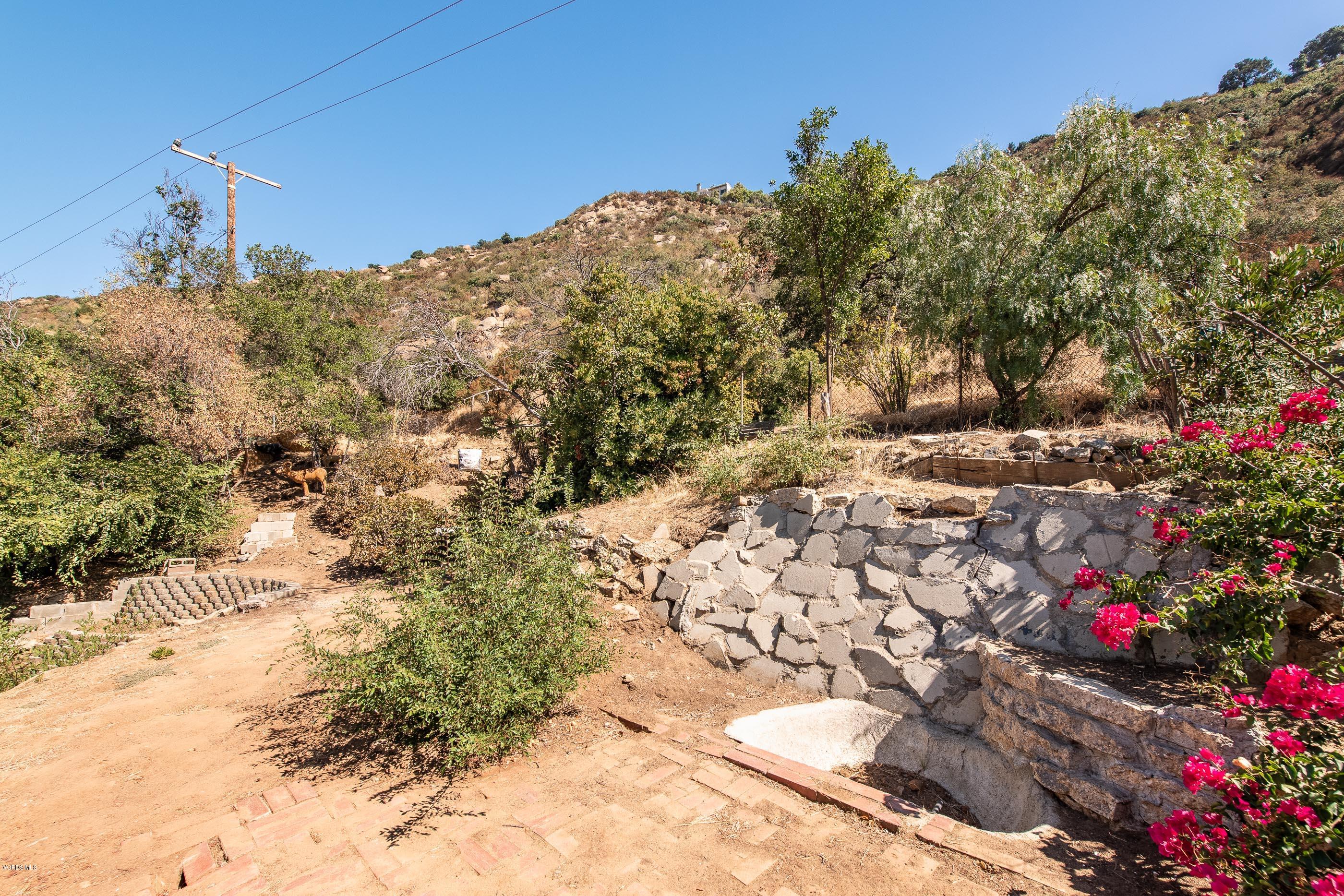 6834 Santa Susana Pass Road Simi Valley, CA 93063 - Photo 28 of 41 6834 Santa Susana Pass Rd Simi Valley-26