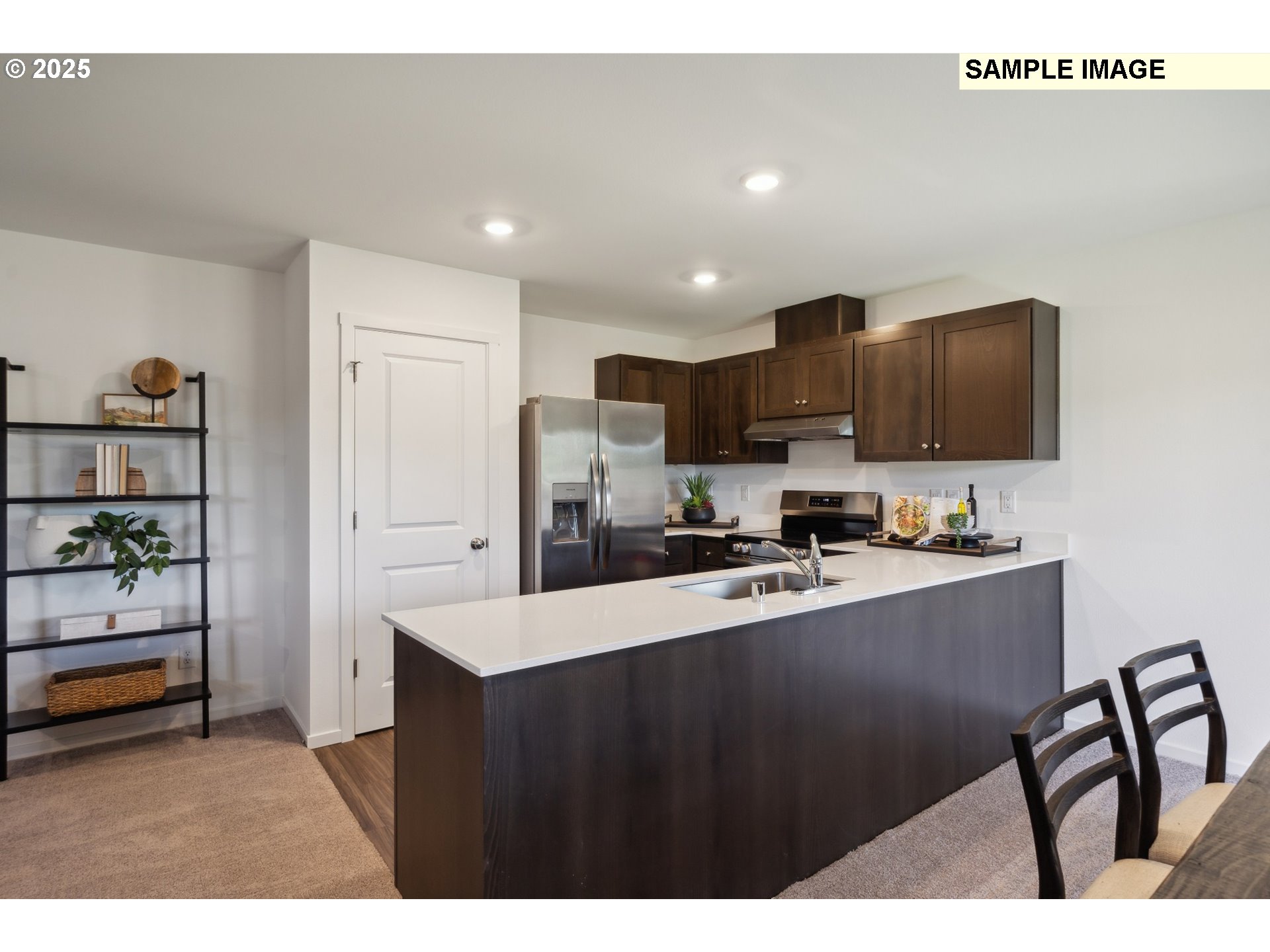 5711 Bainbridge Road Eugene, OR 97402 - Photo 7 of 37 Gallery Image 7