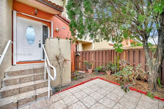 $325,000 | 9907 Northwest 9th St Circle, Unit 1520, Miami, FL 33172