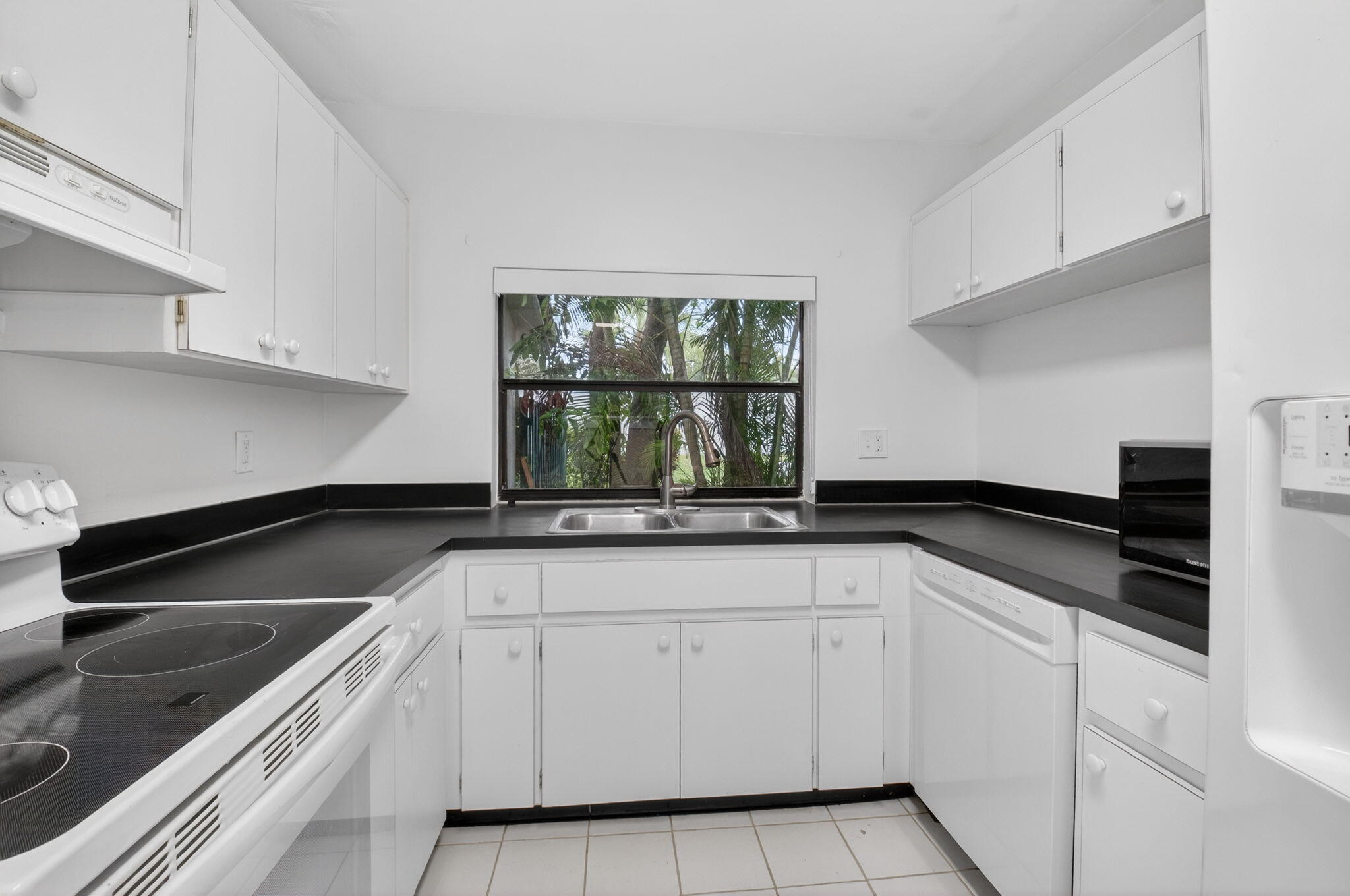 6130 Aloma Lane Boca Raton, FL 33433 - Photo 14 of 32 14-web-or-mls-DSC_6137