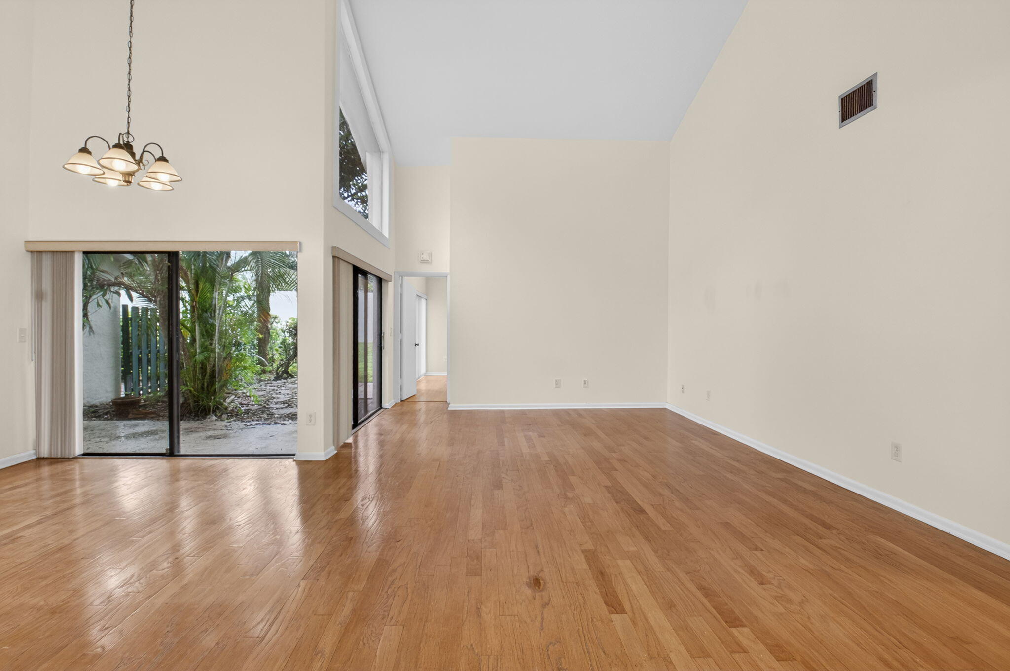 6130 Aloma Lane Boca Raton, FL 33433 - Photo 4 of 32 4-web-or-mls-DSC_6082