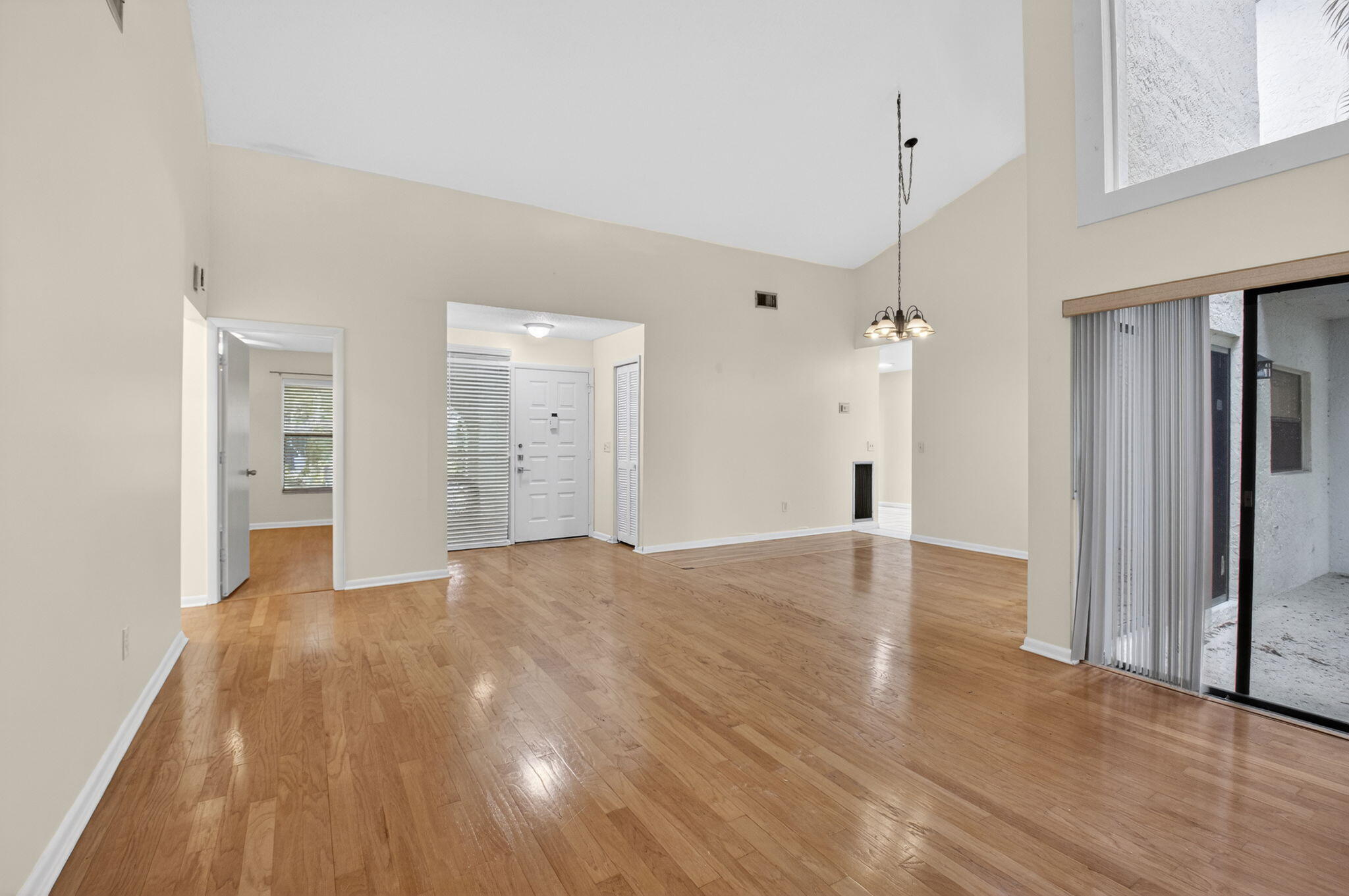 6130 Aloma Lane Boca Raton, FL 33433 - Photo 9 of 32 9-web-or-mls-DSC_6112