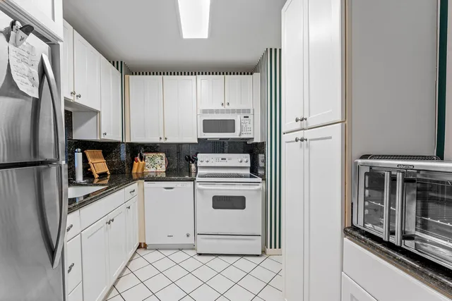 $2,200 | 3540 South Ocean Boulevard, Unit 601, South Palm Beach, FL 33480