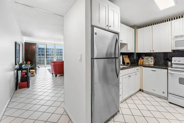 $2,200 | 3540 South Ocean Boulevard, Unit 601, South Palm Beach, FL 33480