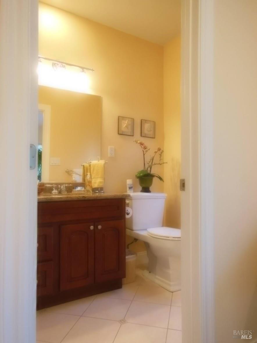 3093 Old Lawley Toll Road Calistoga, CA 94515 - Photo 13 of 17 a bathroom with a bathtub and a sink