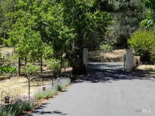 3093 Old Lawley Toll Road Calistoga, CA 94515 - Photo 14 of 17 a front view of a house with a yard