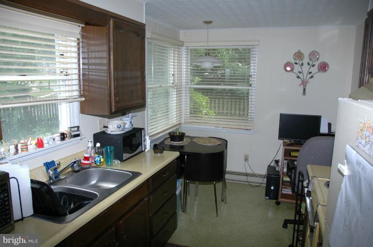 623 Wallerson Road Catonsville, MD 21228 - Photo 13 of 18 First Floor Apartment Kitch