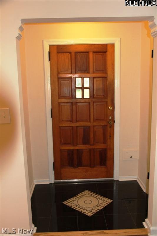 3923 Northampton Road Cleveland, OH 44121 - Photo 5 of 21