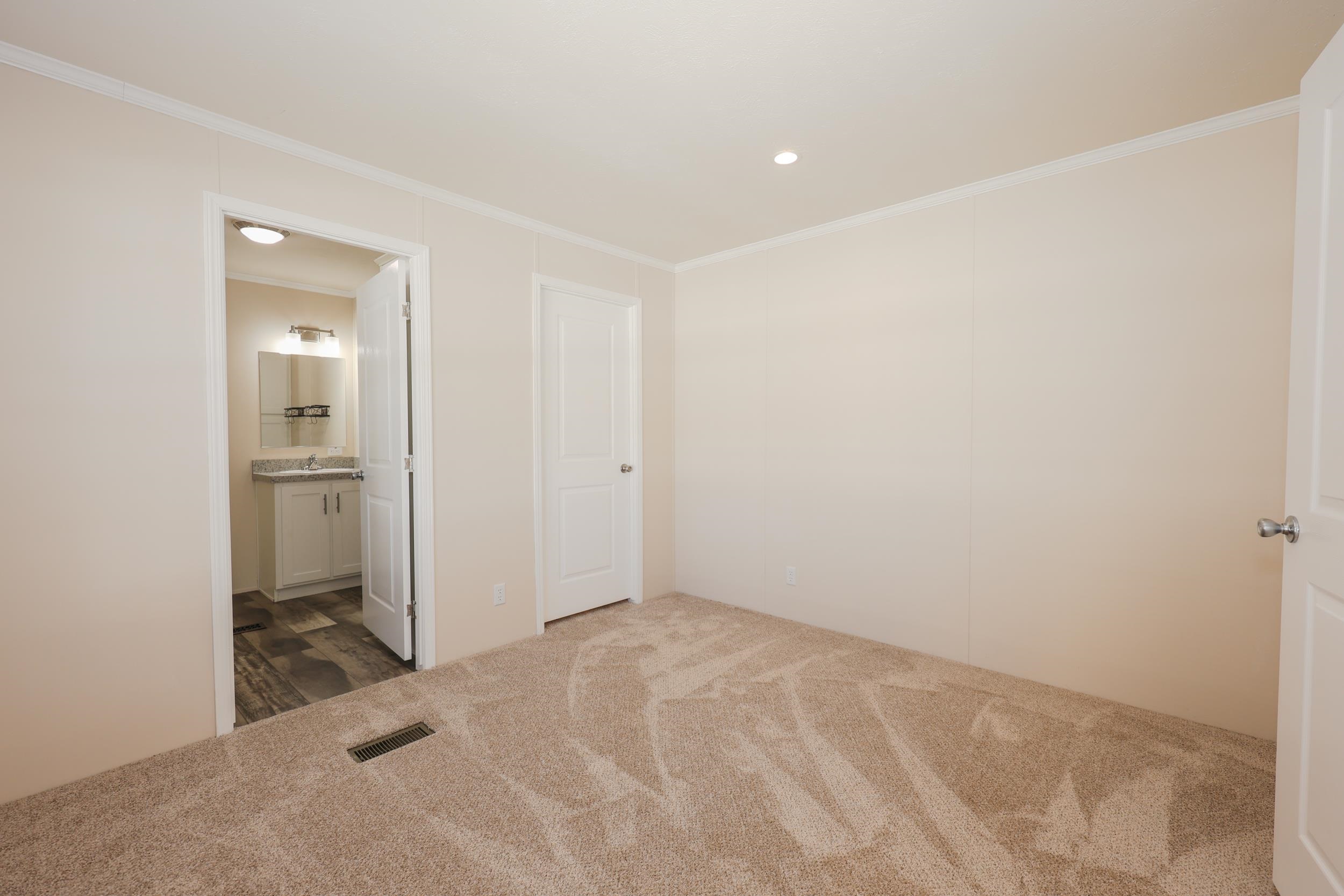 37 Mobile Drive Hudson, NH 03051 - Photo 12 of 32