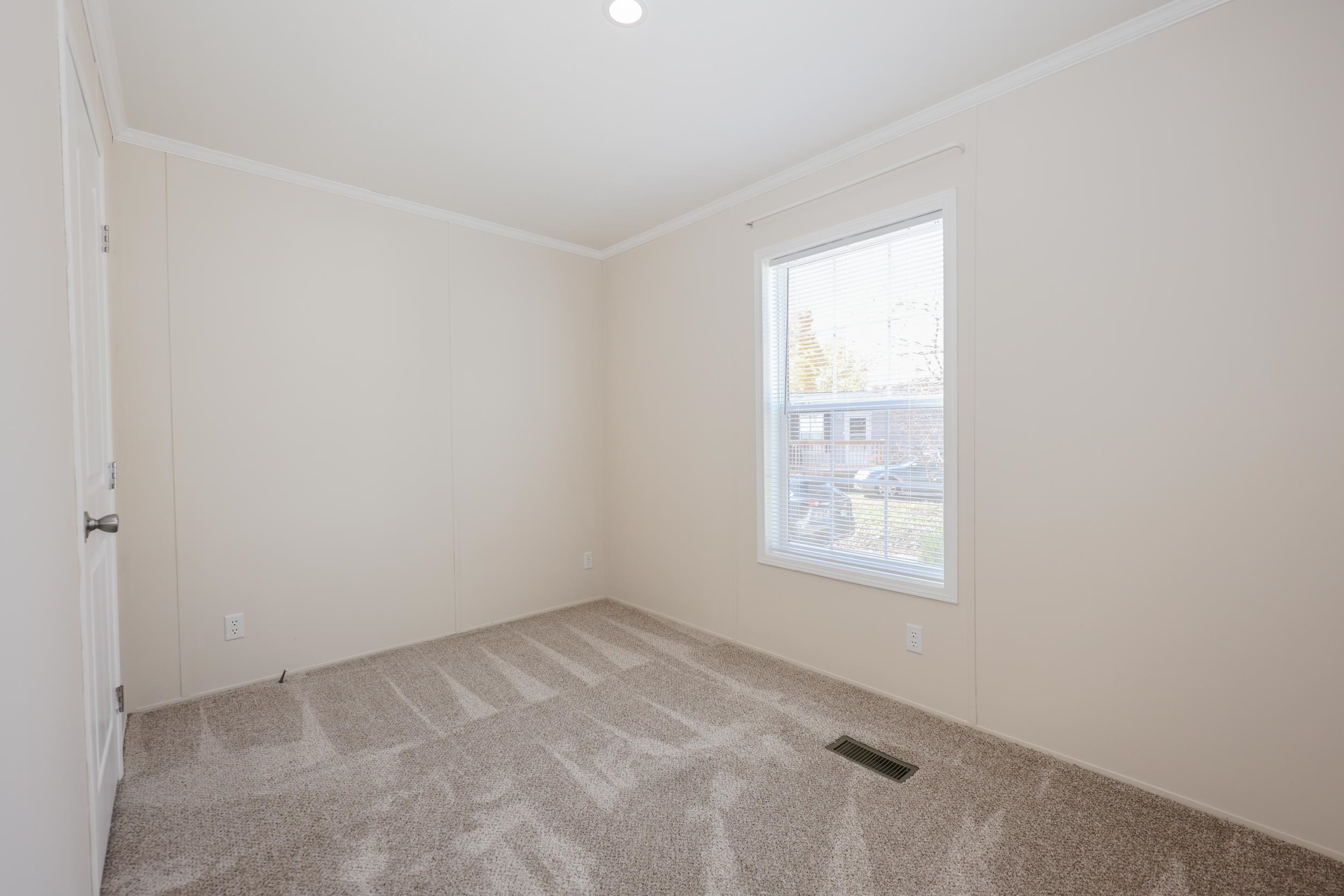 37 Mobile Drive Hudson, NH 03051 - Photo 20 of 32