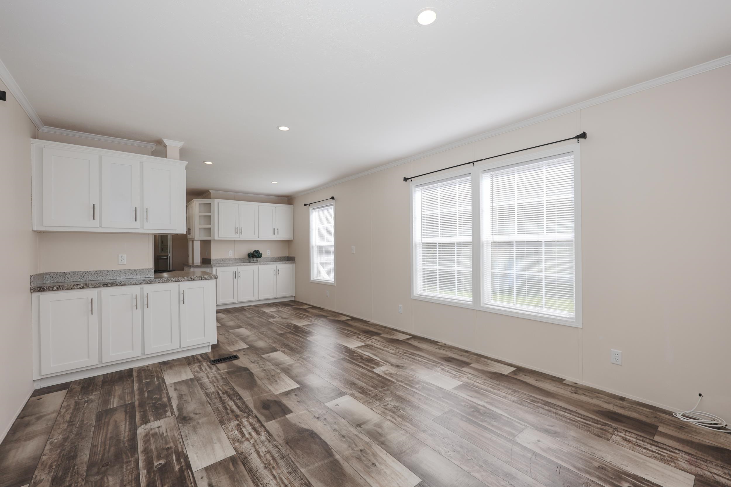 37 Mobile Drive Hudson, NH 03051 - Photo 4 of 32