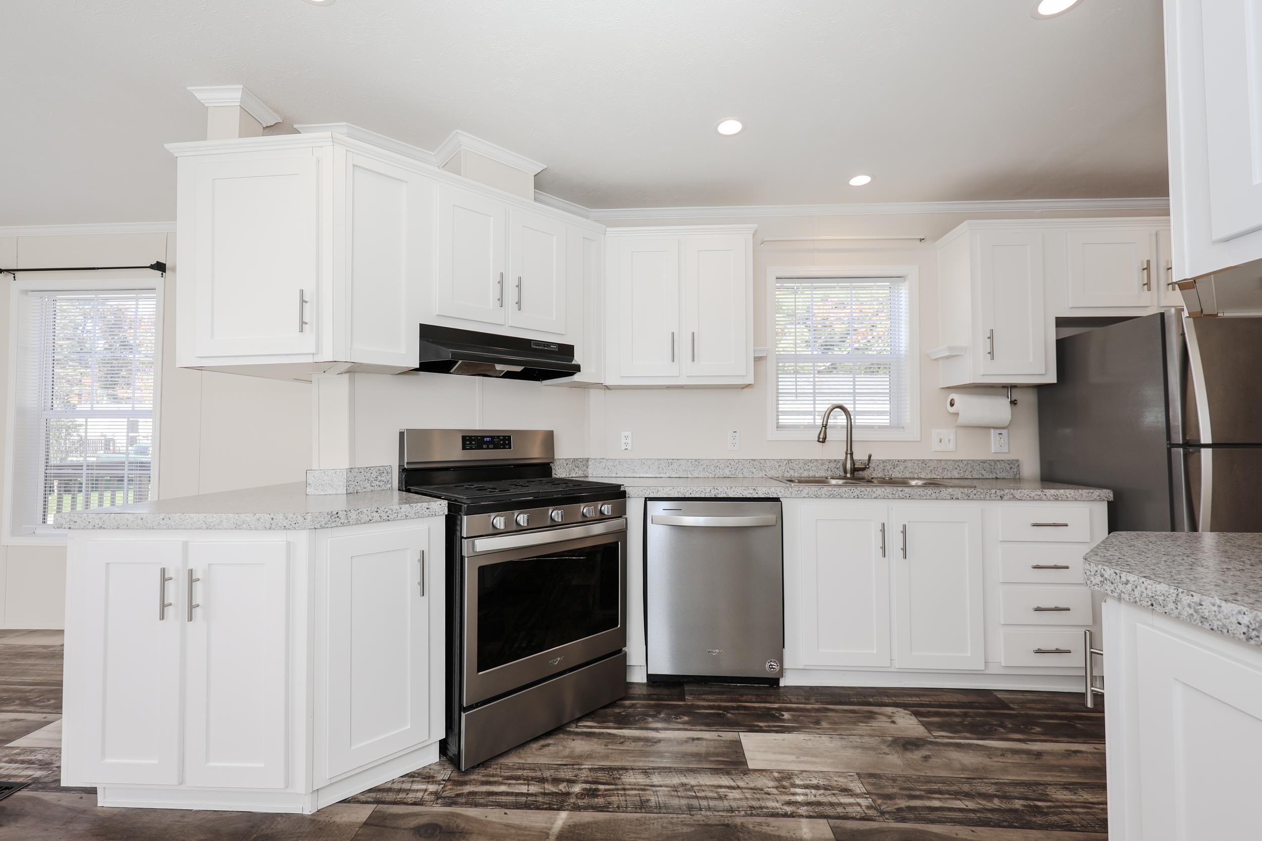 37 Mobile Drive Hudson, NH 03051 - Photo 5 of 32