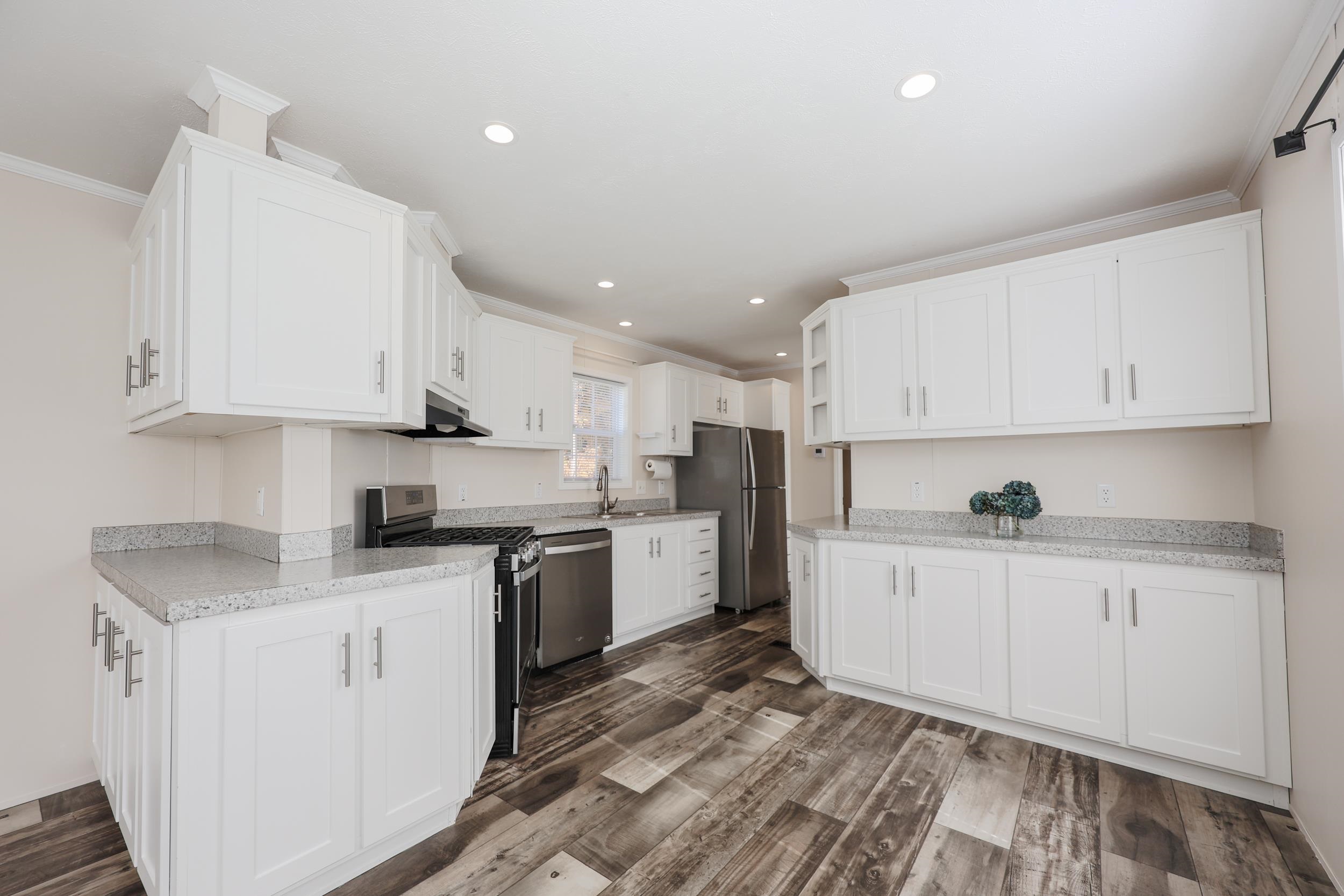 37 Mobile Drive Hudson, NH 03051 - Photo 6 of 32