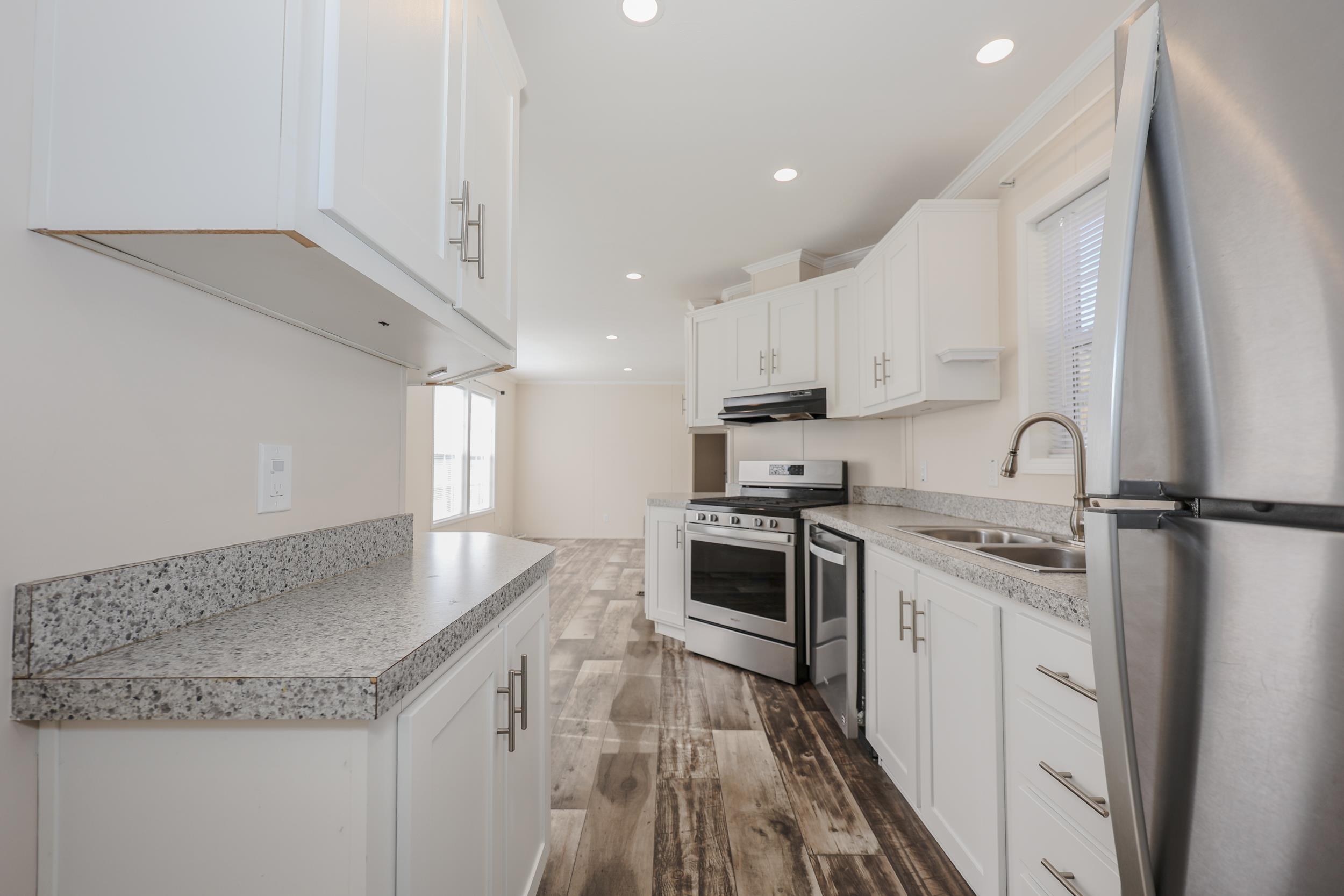 37 Mobile Drive Hudson, NH 03051 - Photo 7 of 32