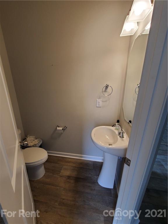 8633 River Ridge Drive Charlotte, NC 28213 - Photo 3 of 23 a bathroom with a sink and a toilet