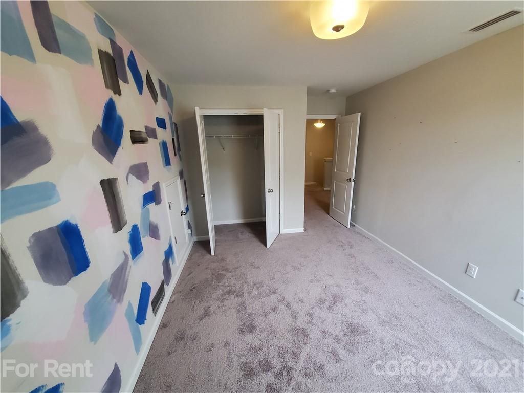 8633 River Ridge Drive Charlotte, NC 28213 - Photo 21 of 23 a view of an entryway with furniture
