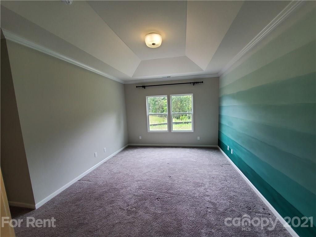 8633 River Ridge Drive Charlotte, NC 28213 - Photo 10 of 23 an empty room with windows