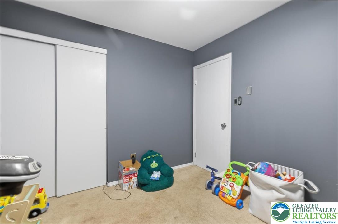 520 Highland Hill Road Jim Thorpe, PA 18235 - Photo 24 of 83 Cozy room with plush carpeting and convenient closet space, perfect for any family's needs.