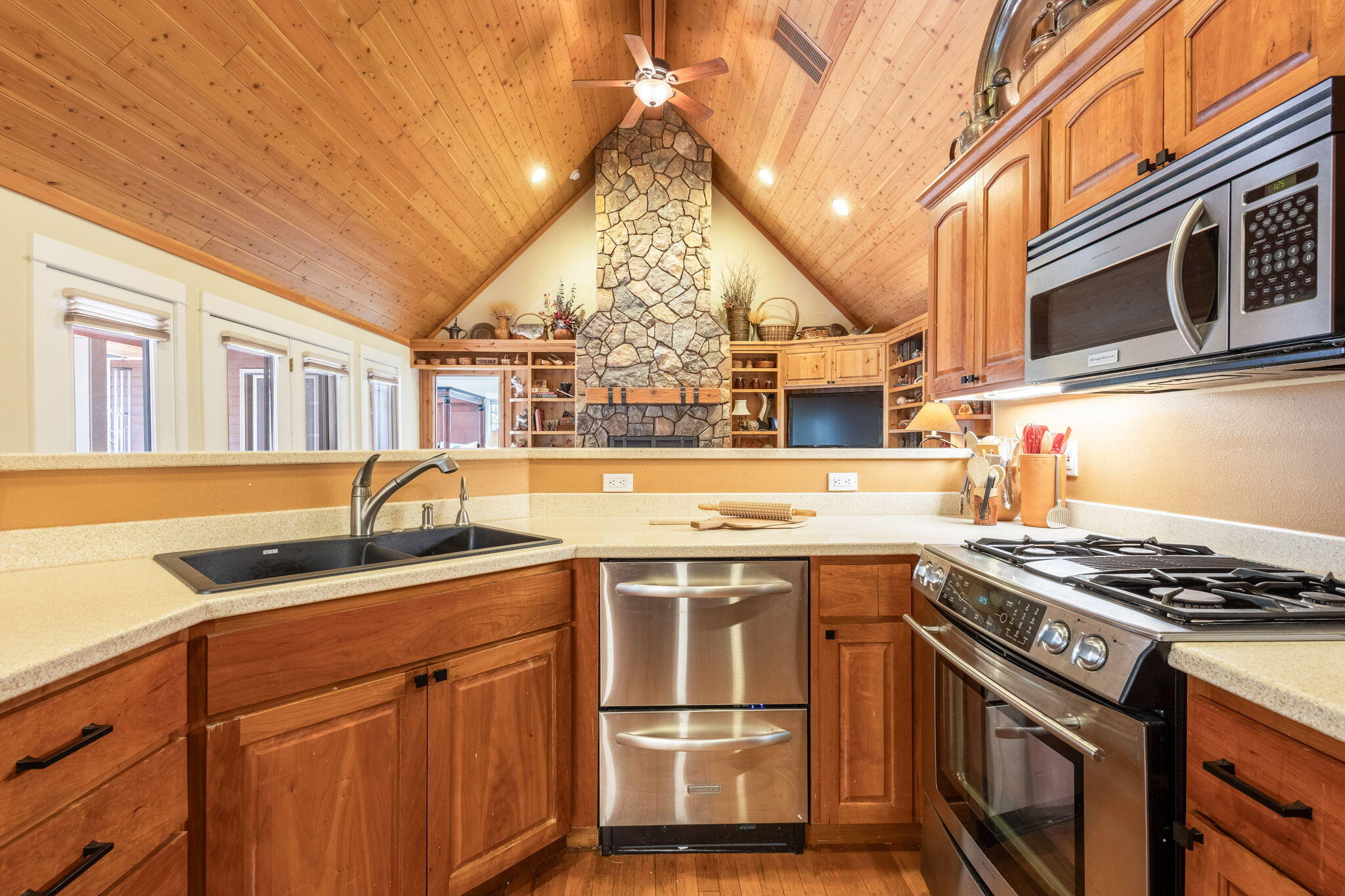745 East Coyote Springs Road Sisters, OR 97759 - Photo 12 of 41 12