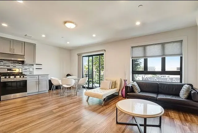 $5,800,000 | 86-30 Grand Avenue, Unit 10 | Nassau Heights