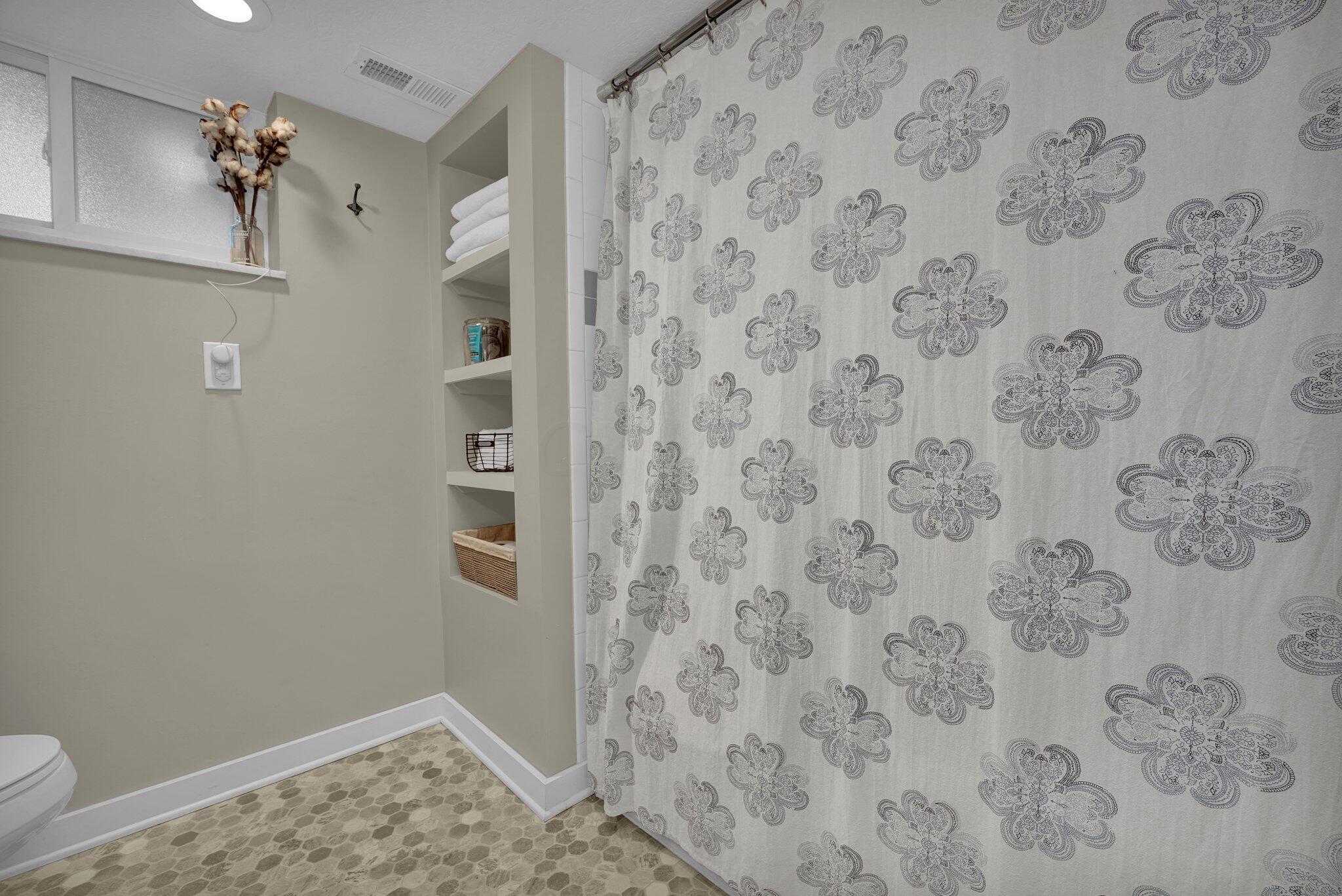 6759 Merwin Road East Columbus, OH 43235 - Photo 27 of 49 Bathroom #2