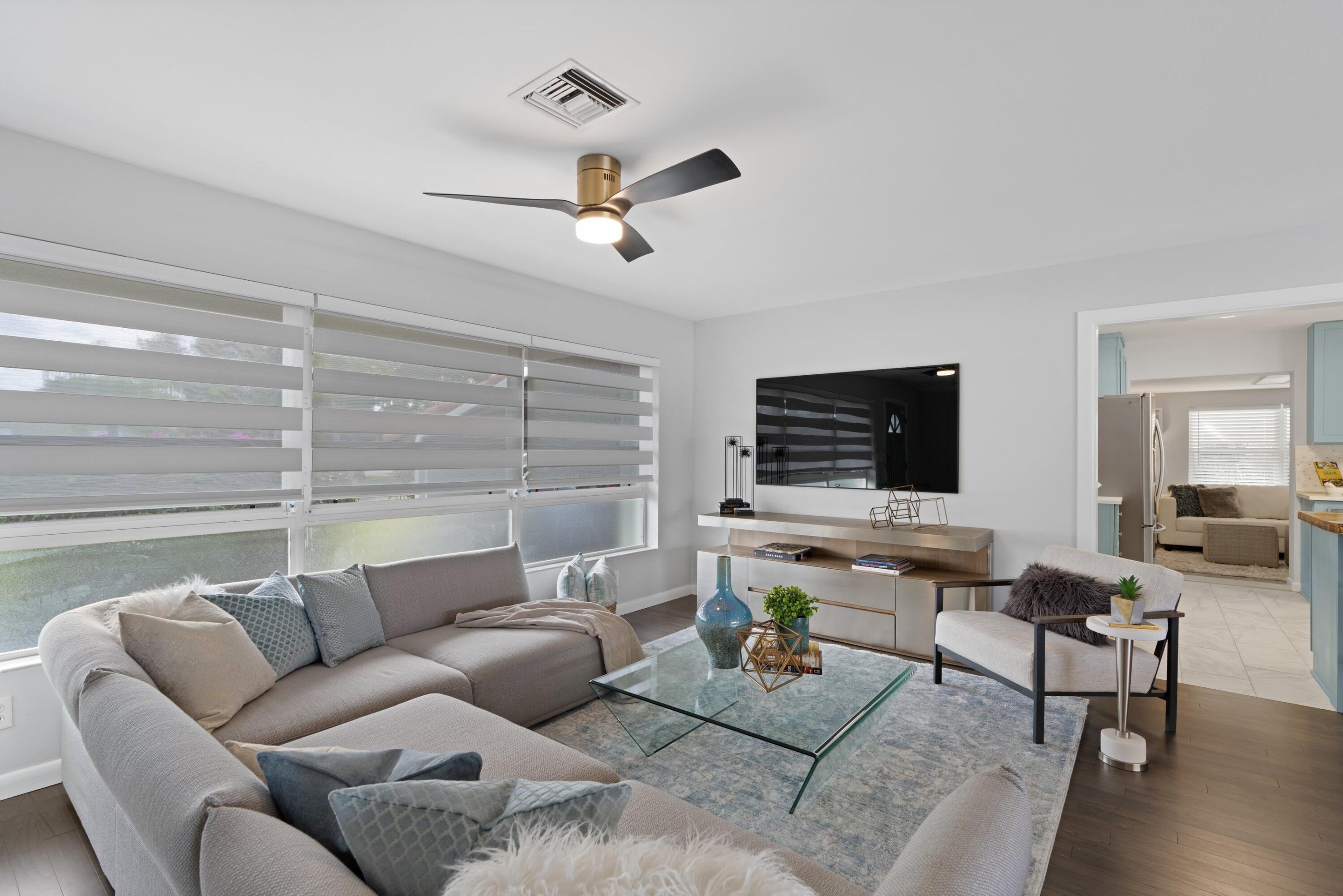 541 Kingfish Road North Palm Beach, FL 33408 - Photo 2 of 32 Living Room
